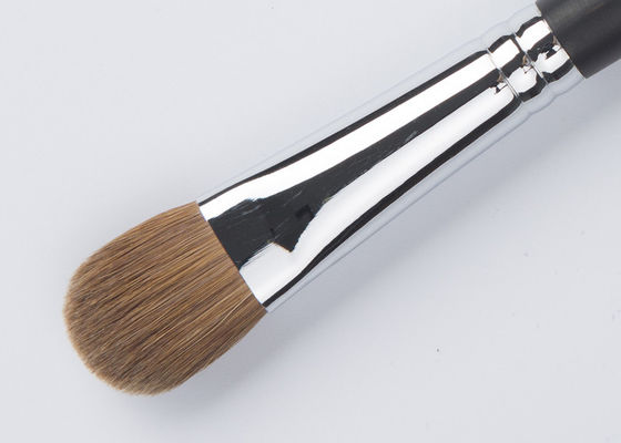 Pincel pequeno e pontudo para corretivo com fibra sintética laranja livre de crueldade para aplicação precisa